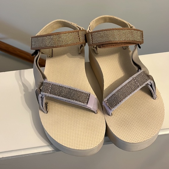 TEVA Platform Sandals. Excellent condition. - Picture 4 of 6